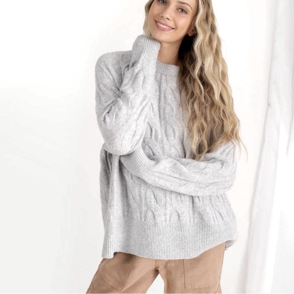 Aerie Chunky Cable Knit Sweatert in Off White Size Small